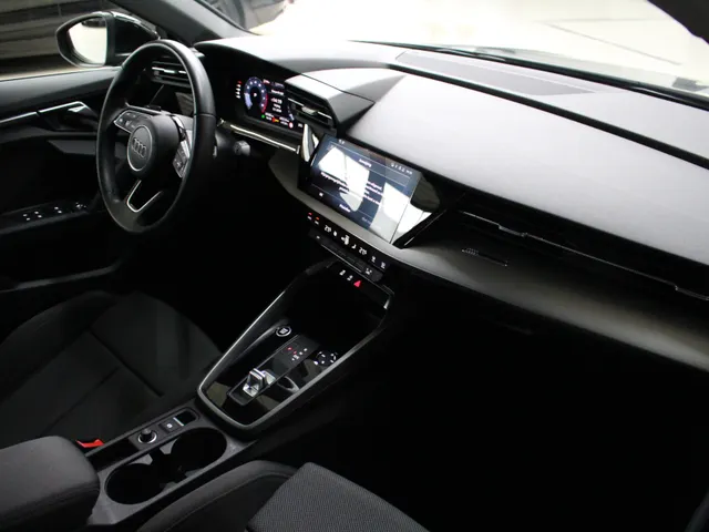 Audi A3 Sportback 30 TFSI Advanced edition Navigatie | Cruise Control | 17' Velgen | PDC