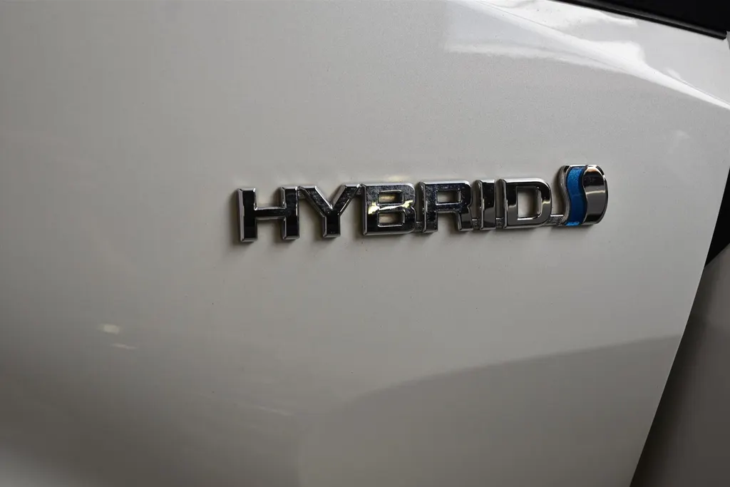 Toyota C-HR 1.8 Hybrid 122pk CVT Bi-Tone Navigatie | Cruise | Clima | PDC |Half Leer | Parlemoer Wit