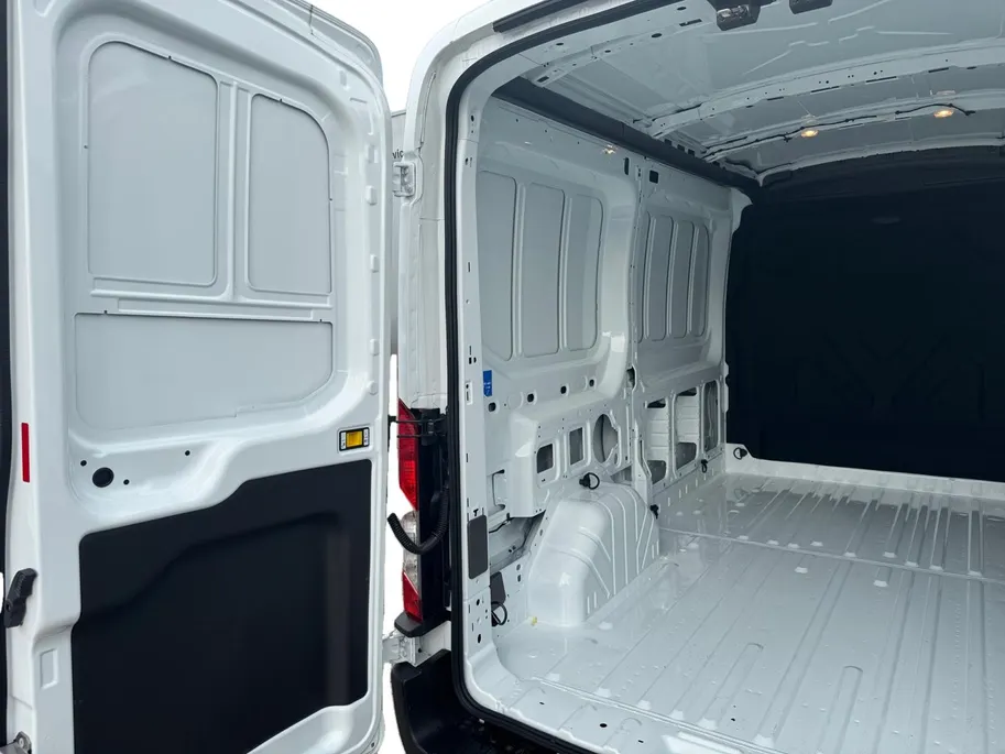 Ford Transit 350 2.0 TDCI L2H2 Trend 130 pk FWD | BPM-VRIJ | Achteruitrijcamera | Trekhaak | Verwarmde bestuurdersstoel en bijrijdersbank | Cruise Control