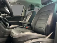 Volkswagen Tiguan 1.4 TSI eHybrid Life Business · Camera · Apple/Android Car Play · Wegklapbare Trekhaak · P-Sensoren · Stoel-& Stuurverwarming · 18'' Inch ·