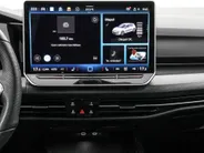 Volkswagen Golf 1.5 eTSI 150pk DSG R-Line Edition · Panoramadak · Apple/Android Car Play · Camera + Parkeersensoren · Garantie t/m 28-07-2030 of 100000km.