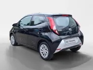 Toyota Aygo 1.0 VVT-i x-play | ACHTERUITRIJCAMERA | 5 DEURS | TELEFOON | AIRCO | ELEKTRISCHE RAMEN |