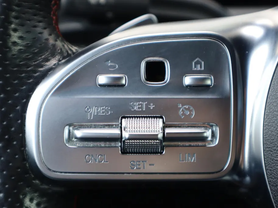 Mercedes-Benz CLA 200 Business Solution AMG