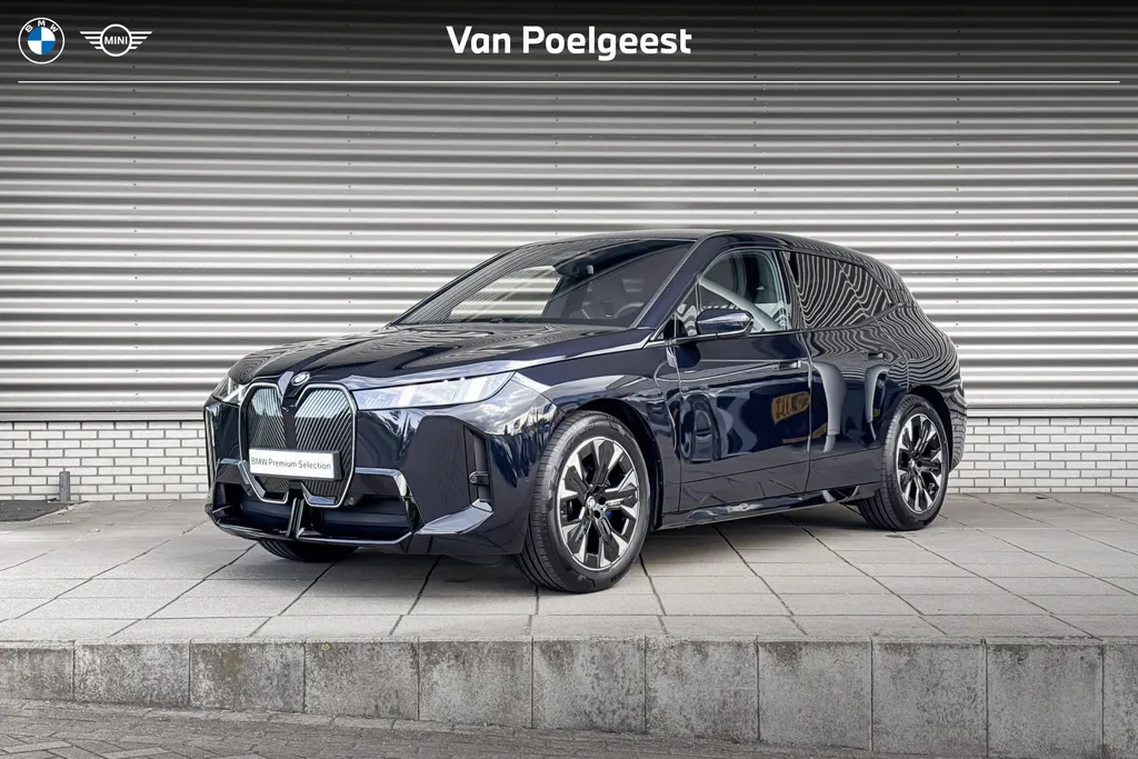 BMW iX xDrive45 101 kWh