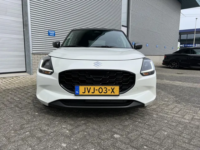 Suzuki Swift 1.2 Select Smart Hybrid | Demonstratievoertuig | Apple Carplay & Android Auto | 16' LM Velgen | Airco | Adaptieve Cruise Control