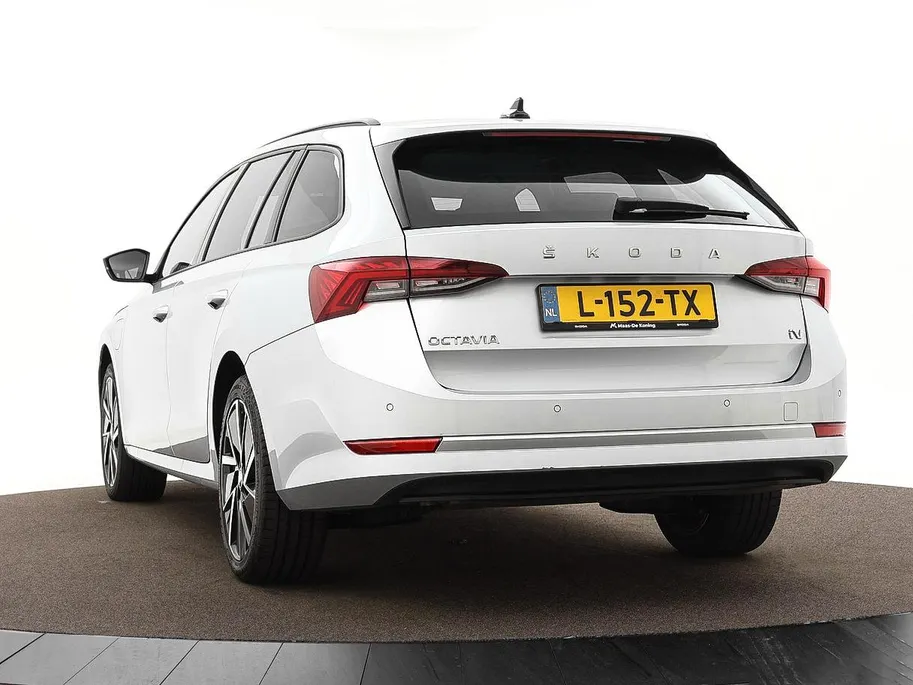 Škoda Octavia Combi 1.4 TSI iV PHEV 204pk DSG Business Edition · Stuur- & Stoelverwarming · Apple/Android Car Play · Cruise Control · Elek. Achterklep · Draadloze Telefoonlader ·