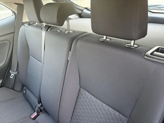 Toyota Yaris Cross 1.5 Hybr 115 Active | Blindspot | Parkeersensoren V+A | Stuur/ Stoelverwarming
