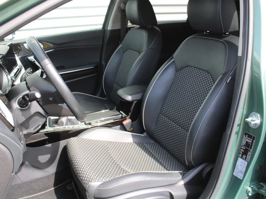 Kia Ceed 1.0 T-GDi DynamicPlusLine | Stuur-/stoelverwarming | Camera | Draadloos laden | LED | Dodehoek detectie | 16' LM |