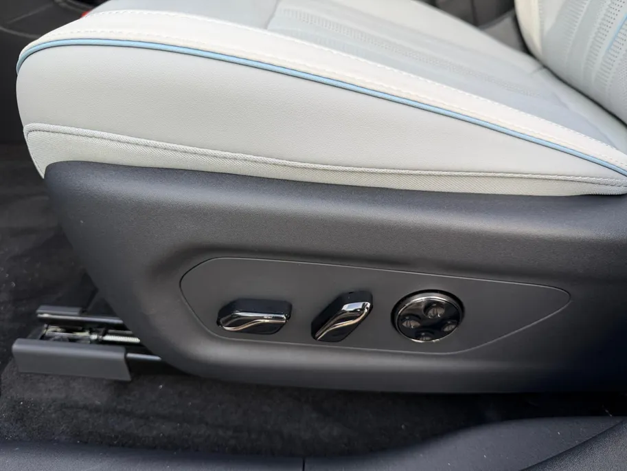 Voyah Courage Business Edition 80 kWh | Direct Leverbaar | Full Option | 360 Camera |