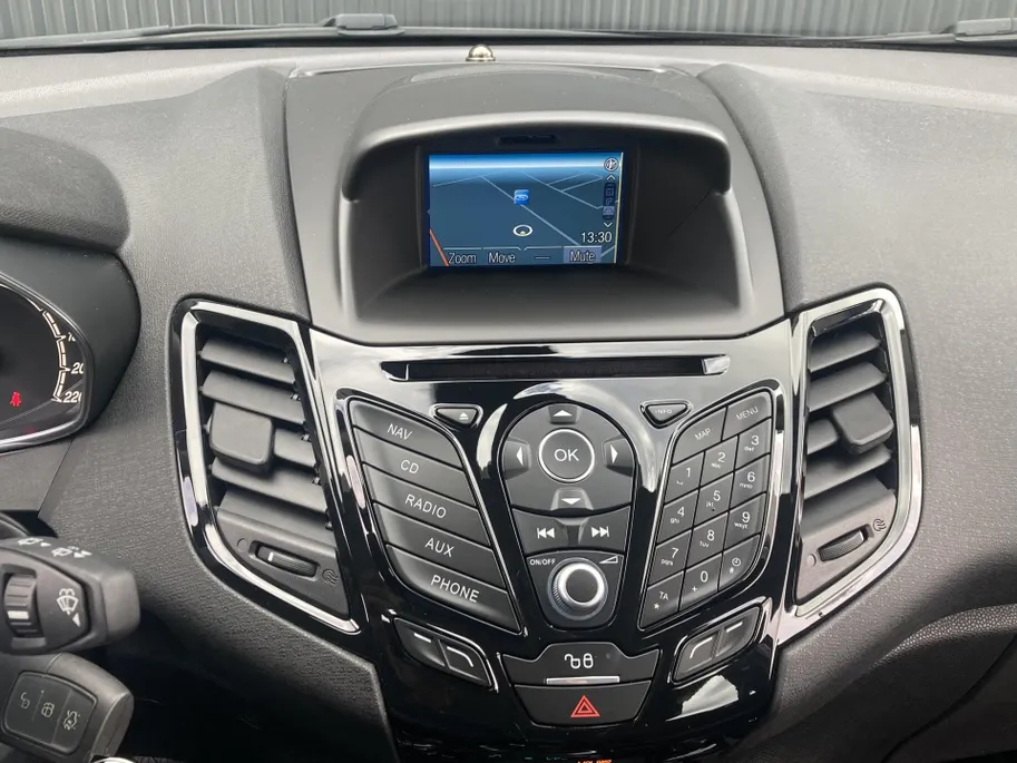 Ford Fiesta 1.0 EcoBoost 100 pk Titanium Navi - voorruitverwarming - cruise control - distributieriem vervangen