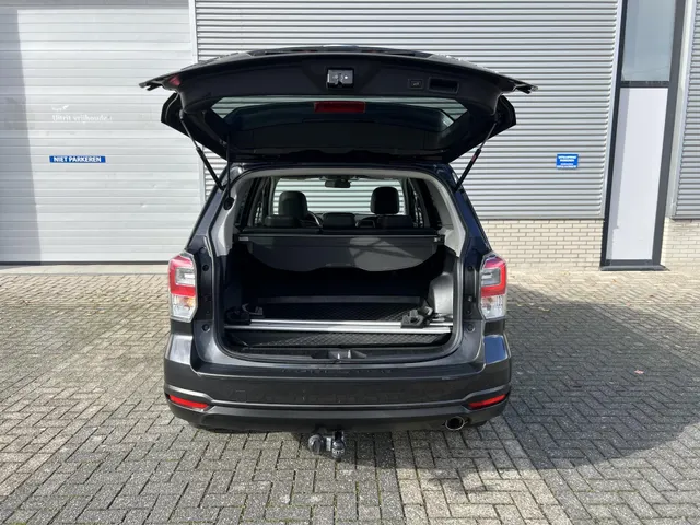 Subaru Forester 2.0 Premium Automaat | Trekhaak | All Season Banden | Elek. Schuif/Kantel Dak |17' LM Velgen | Navigatie