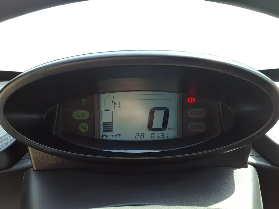 Renault Twizy Intens 80 duo uitvoering voor 2 personen | slechts 2048 KM | koopaccu |  LM velgen | blauwe wrap auto is zwart metallic Twizy Intens 80 duo uitvoering voor 2 personen | slechts 2048 KM | koopaccu |  LM velgen | blauwe wrap auto is zwart metallic