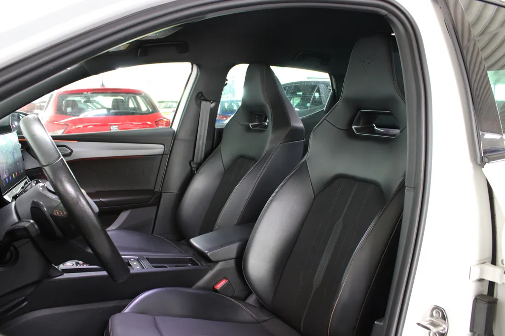 CUPRA Leon 1.4 e-Hybrid VZ Business / Stoel + Stuurverwarming / Keyless / Adaptive cruise control /