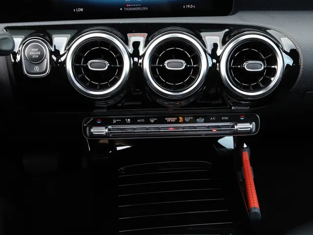 Mercedes-Benz A-Klasse 200 Luxury Line AUTOMAAT | LEER | CLIMA | PANO | NAVI