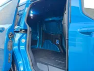 Ford E-Transit Cour. Limited 44 kWh | 1e eigenaar | Automaat | Trekhaak | Adapt. Cruise control | BLIS | Winter pack | Parkeersensoren voor en achter | Achteruitrijcamera | Navigatie | Apple carplay & Android auto | Fabrieksgarantie |