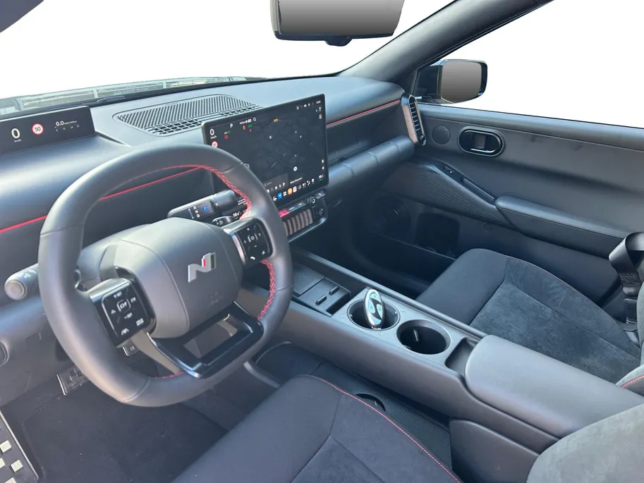 Hyundai IONIQ 3 N Line 61 kWh NU NIEUW TE BESTELLEN BIJ ZEEUW&ZEEUW ROOSENDAAL, BELDER 37 !!!! LET OP: Prijs is vanafprijs vanaf de Select uitvoering 42kWh niet getoond model!