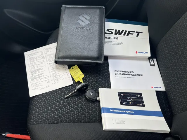 Suzuki Swift 1.2 Select Smart Hybrid | Armsteun | Apple Carplay & Android Auto | 16' LM Velgen | Airco | Dealer onderhouden