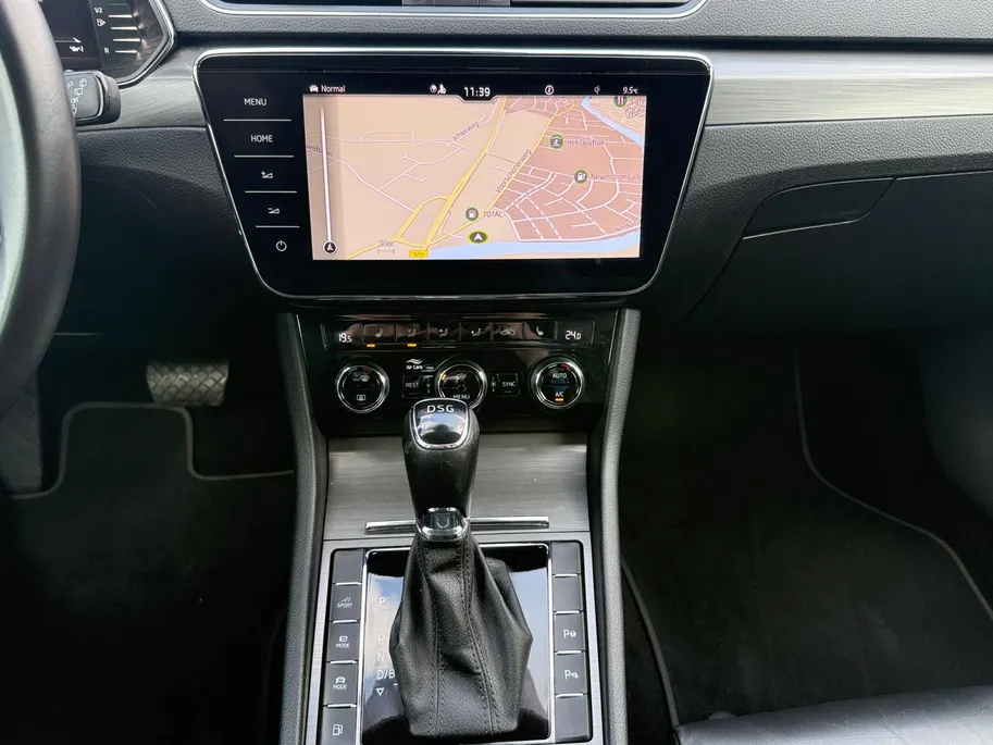 Škoda Superb Combi 1.4 TSI iV Business Edition Plus *Automaat*Navi+Camera*Parkeersensoren*Elekt. Stoelen*Lederen bekleding*Winter Pack*VOL OPTIES!