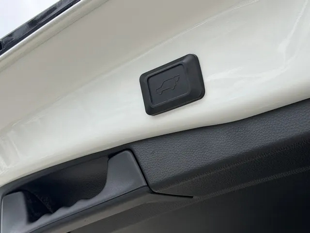 Toyota RAV4 2.5 Hybrid Bi-Tone | Stoel & stuurverwarming | Keyless
