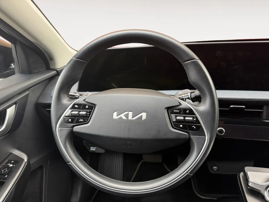 Kia EV6 Light 58 kWh 170 PK | 1e Eigenaar | Dealer onderhouden | Metallic lak | Trekhaak | Fabrieksgarantie t/m 28-02-2031 + 3x 1 jaar*  | NAP