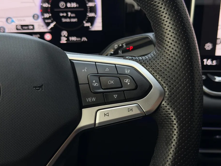 Volkswagen Tiguan 1.5 eTSI R-Line Business | Elektrisch wegklapbare trekhaak | Stoelmassage | Elektrisch bedienbare achterklep | Achteruitrijcamera | Parkeersensoren voor- en achter | Navi | Adaptive cruise control | Sportstoelen