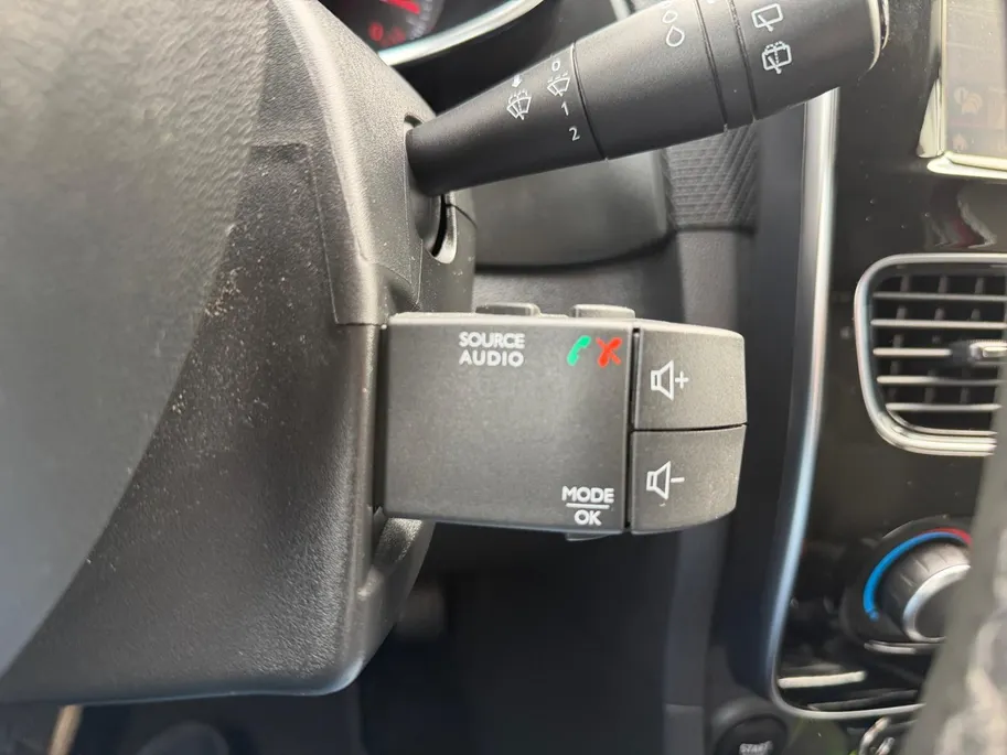 Renault Clio Estate 1.2 TCe Limited | Automaat | Navigatie | Bluetooth | Airco | Parkeersensoren | Cruise Control | 12 Maanden BOVAG Garantie