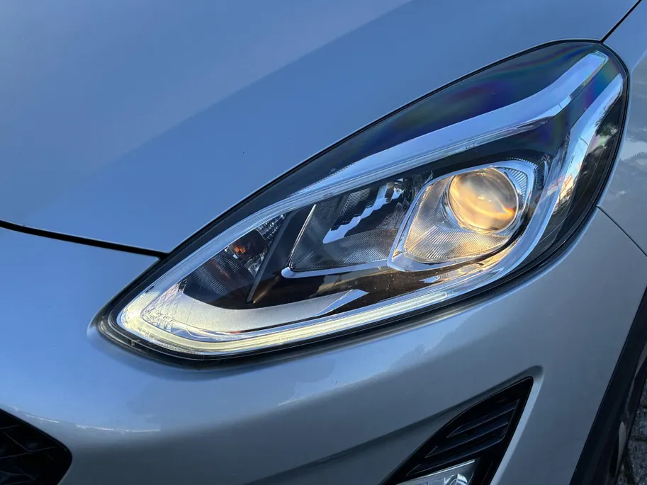 Ford Fiesta 1.0 EcoBoost Active ** VOORRUITVERWARMING ** PARKEERSENSOREN ACHTER **