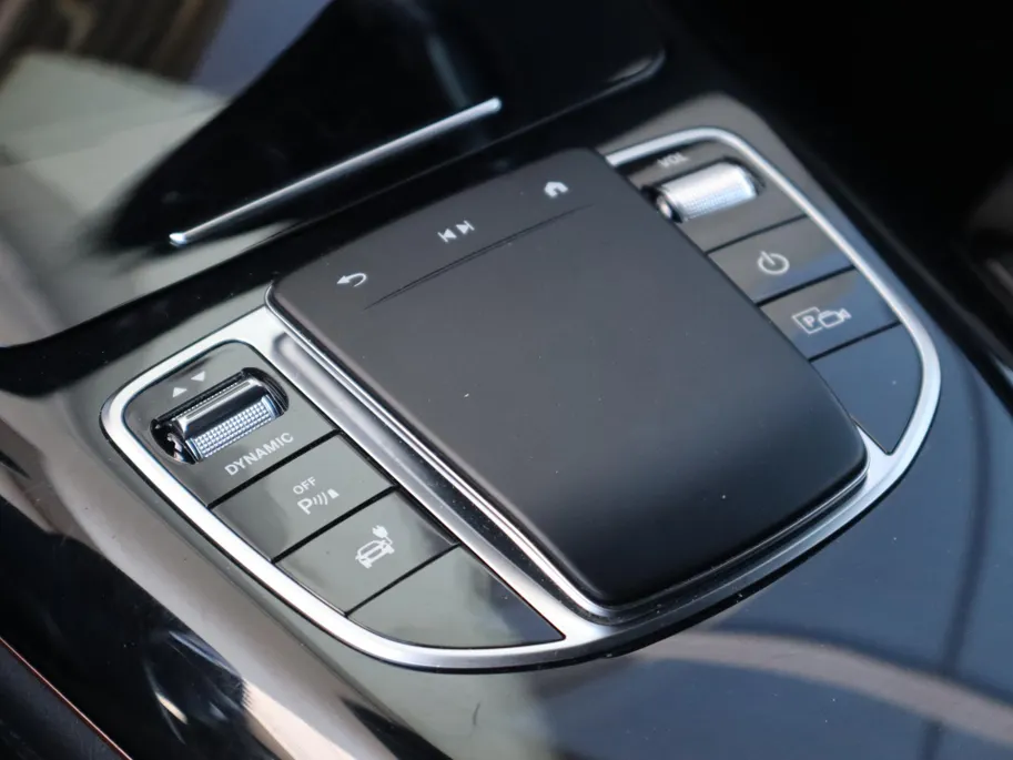 Mercedes-Benz EQC 400 4MATIC Business Solution AMG 80 kWh l Trekhaak l Keyless l Stoelverwarming