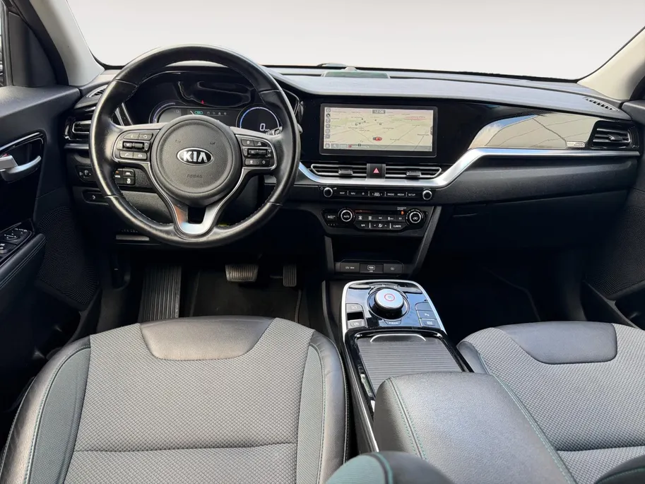 Kia e-Niro DynamicLine 64 kWh | Zeer nette auto | SoH 100% | Navigatie | Apple CarPlay & Android Auto | Achteruitrijcamera |
