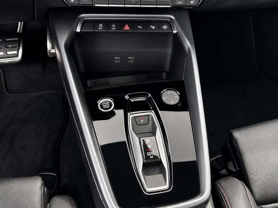 Audi A3 Limousine Advanced edition 30 TFSI 116 PK Limousine · Sonos · Optiekpakket zwart plus · Lichtpakket plus ambient light · MEGA Sale