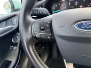 Ford Fiesta 1.0 EcoBoost Titanium | Dealer onderhouden | 1e eigenaar | Adapt. Cruise control | Parkeersensoren voor en achter | Achteruitrijcamera | Trekhaak | Navigatie | Apple carplay & Android auto | Voorruitverwarming | Privacy glas | Bovag garantie |