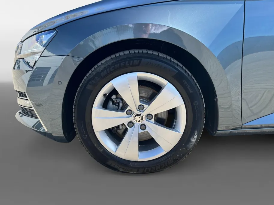 Škoda Superb Combi 1.4 TSI iV Business Edition Plus | Uniek lage km-stand | 360 camera | Adaptieve Cruise Control | Stoel- en stuurverwarming