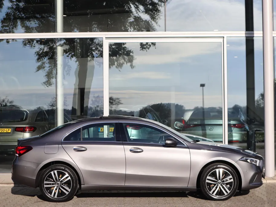 Mercedes-Benz A-Klasse 250 e Business Solution Luxury Limited l Panoramadak l Stoelverwarming l Ambiente lichtpakket
