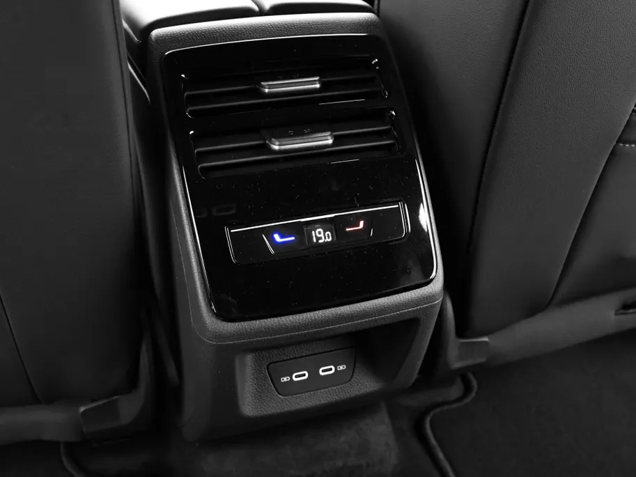 Volkswagen ID.7 Tourer Pro Limited Edition 77kWh 286pk · Navigatie · 360 camera · Trekhaak · 20' LM velgen