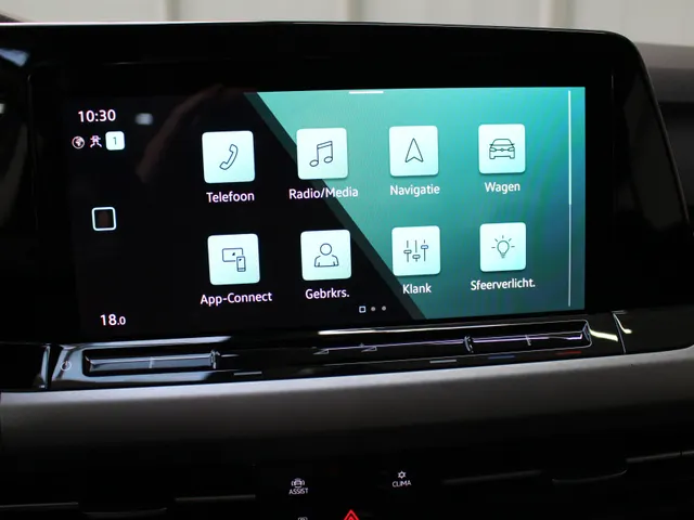 Volkswagen Golf 1.0 eTSI Life DSG | Navigatie Pro | Cruise Control | Lichtmetalen velgen