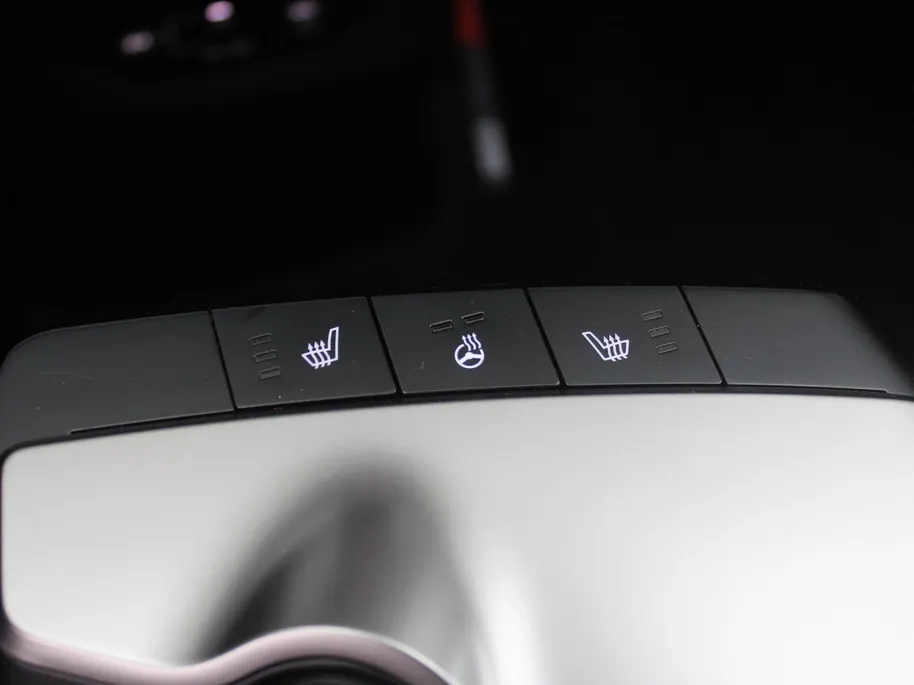 Kia EV6 Air 84 kWh | Stuur-/stoelverwarming | Camera | Cruise adapt. | Telefoonlader | Clima | Navi | 19' LM | LED | Apple Carplay/Android Auto |