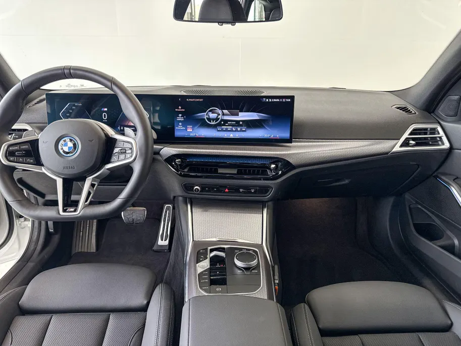 BMW 3 Serie Touring 330e Comfort Pack M Sport Edition M Sportpakket