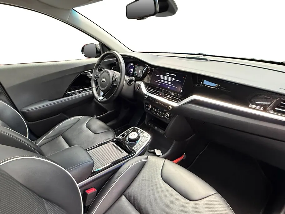 Kia e-Niro ExecutiveLine 64 kWh Full options | Stoelverwarming + verkoeling | Navigatie / Carplay | Dodehoekdetectie | Memory seat