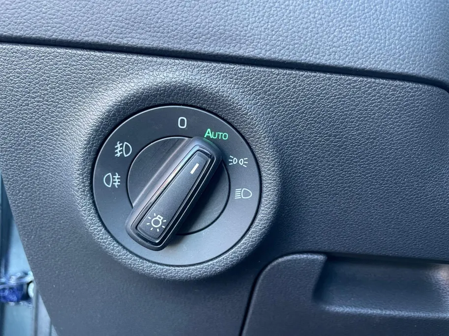 Škoda Karoq 1.0 TSI Ambition Business DSG-Automaat| Wegklapbare trekhaak| Navi| Cruise Control| Climate control| Parkeersensoren v+a|