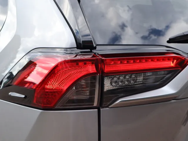 Toyota RAV4 2.5 Hybrid AWD Style | Trekhaak | PDC v/a | Stuur/stoel verwarm.