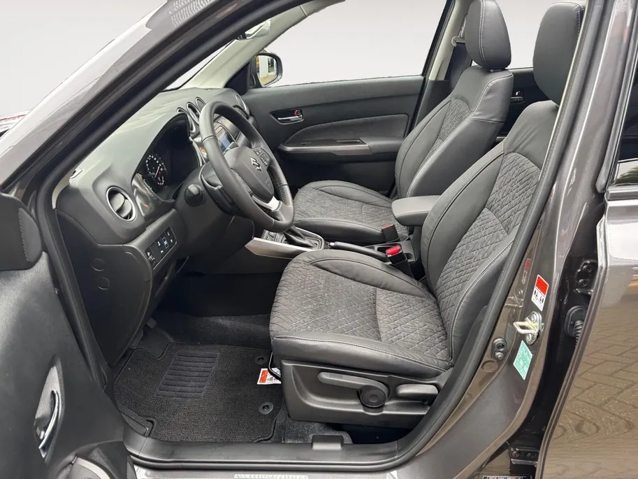 Suzuki Vitara 1.4 Boosterjet Smart Hybrid Style | €2200.- korting | Hoge instap | Navigatie | Half leer | Camera