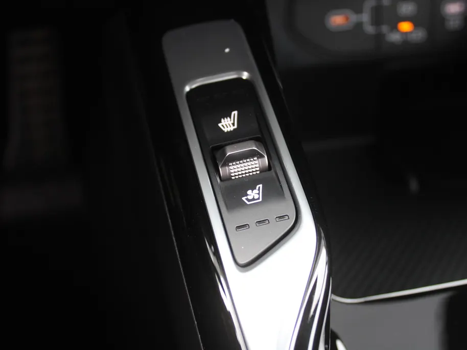 Kia Sorento 1.6 T-GDi Plug-in Hybrid 4WD ExecutiveLine 7p | Stuur-/stoelverwarming + ventilatie | Schuifdak | Leer | 360 Camera | Elek. stoelverst. | HUD | LED | 19' LM |