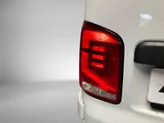 Volkswagen Bedrijfswagens Transporter 2.0TDi 110pk L2H1 30 · Achteruitrijcamera · Trekhaak · Stoelverwarming · Standkachel · Apple Carplay / Android Auto · Dakdragers ·