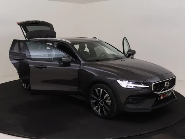 Volvo V60 Cross Country 2.0 B5 AWD Plus Bright | 360° camera | Harman/Kardon