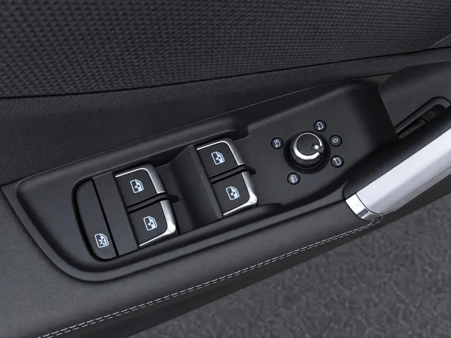 Audi Q2 35 TFSI/150PK S Line · Panoramadak · SONOS Audio ·  Camera · Apple/Android Car Play · Leder