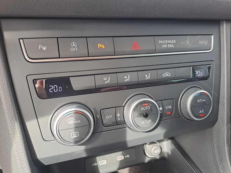 SEAT Ateca 1.5 TSI Style Business Intense | Keyless start | ECC | Navigatie | Camera | Cruise control adaptief | Apple Carplay/Android Auto | 17'' LM
