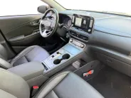 Hyundai Kona EV Premium 64 kWh HEAD UP DISPLAY | LEDEREN BEKLEDING | 455 KM ACTIERADIUS | ACC | DODEN HOEK DETECTIE | 12 MAANDEN BOVAG GARANTIE | SOH 97.4%