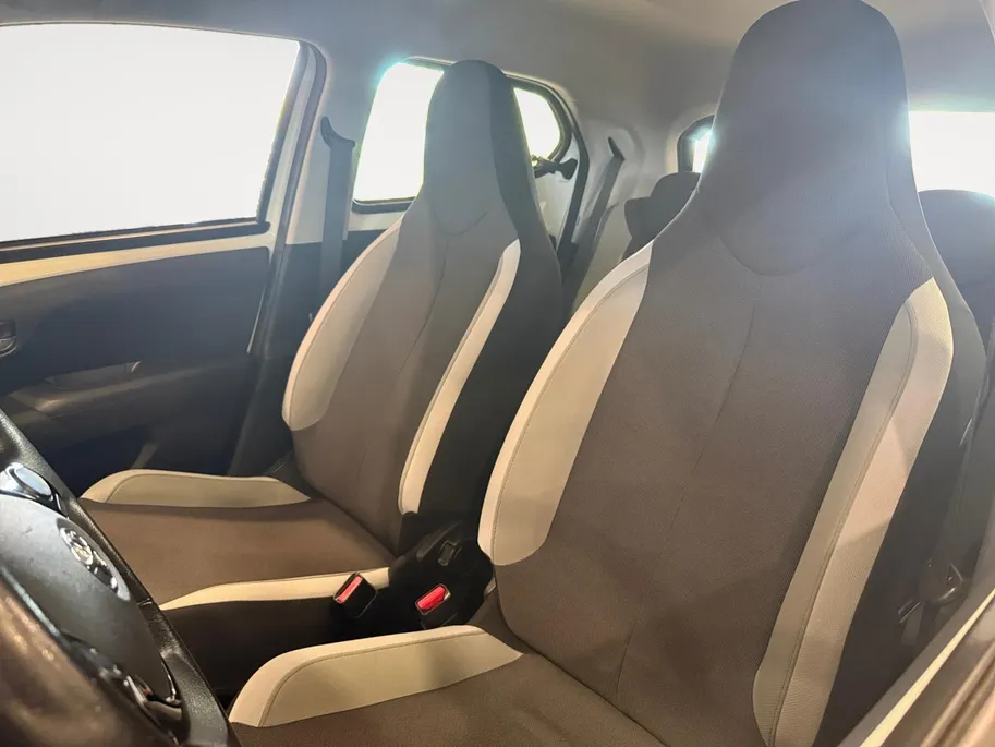 Toyota Aygo 1.0 VVT-i x-play *Telefoon*Camera*Airco*Cruise*Mooie Auto!