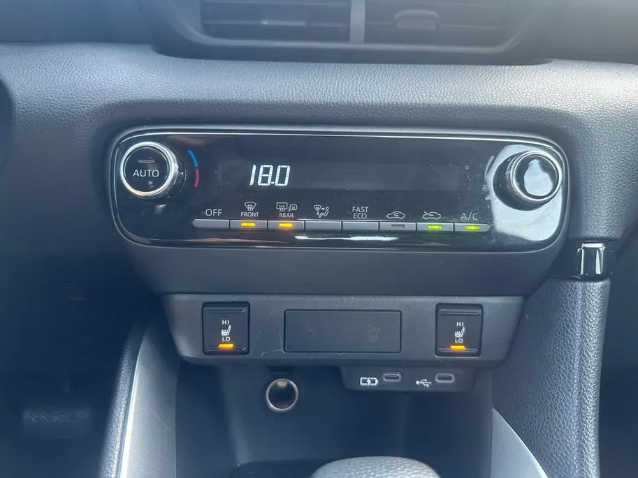 Toyota Yaris 1.5 Hybrid 115 | STUUR-STOEL VERWARMING | CAMERA | APPLE CAR PLAY | GARANTIE |