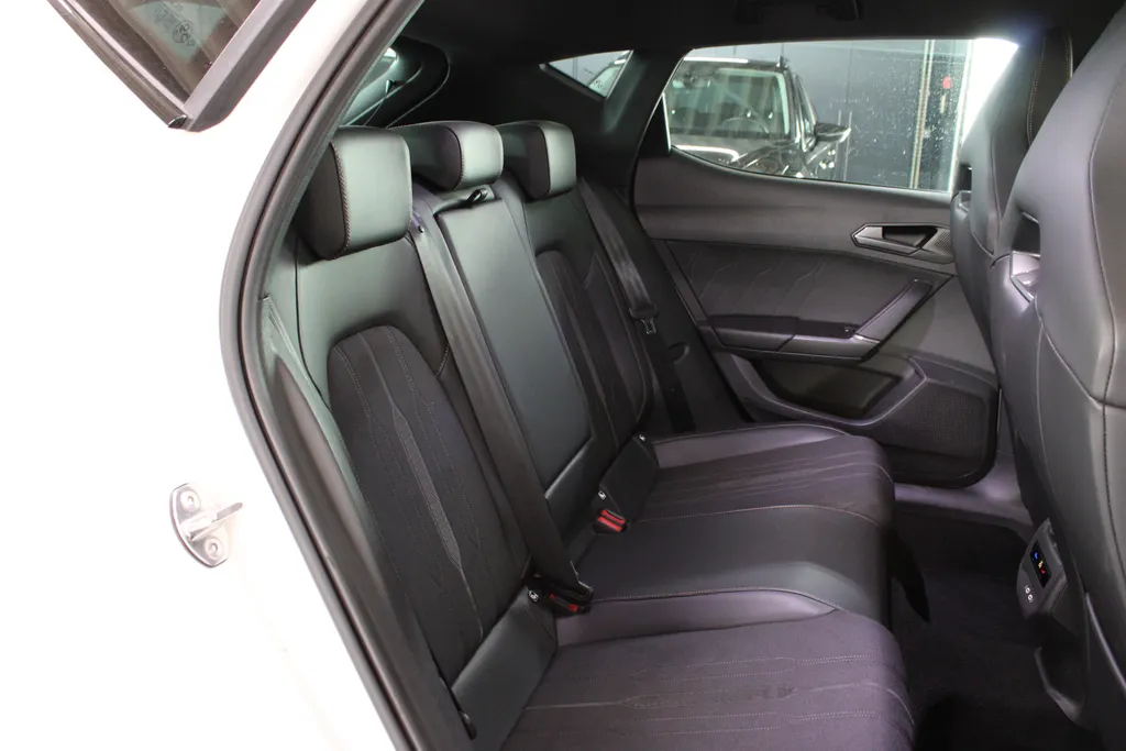 CUPRA Leon 1.4 e-Hybrid VZ Business / Stoel + Stuurverwarming / Keyless / Adaptive cruise control /
